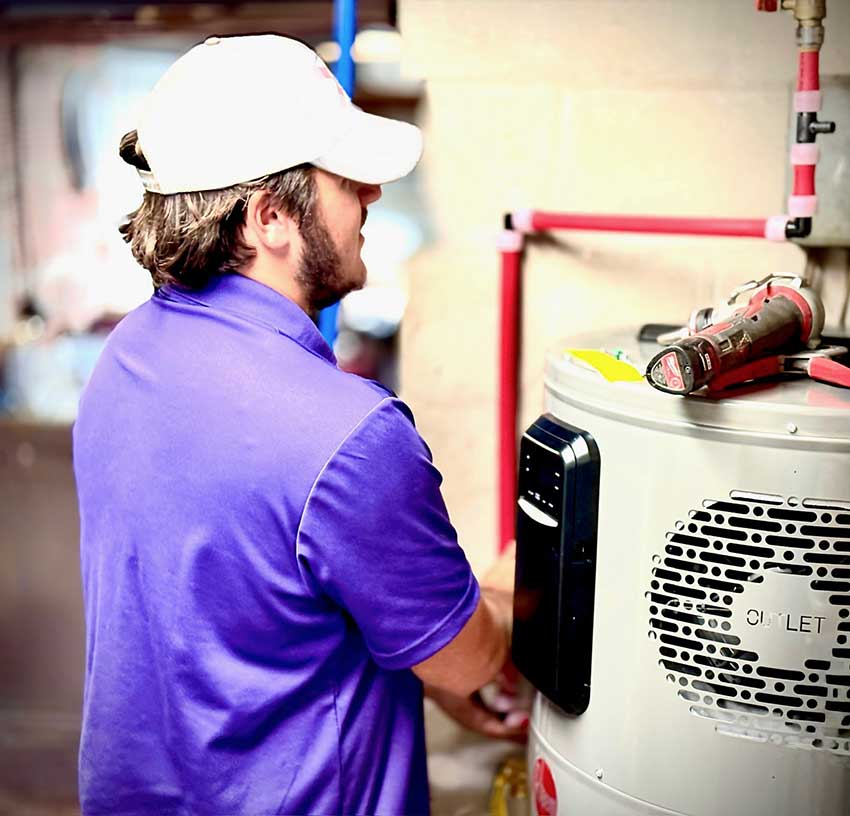 plumber-installing-water-heater-sarasota